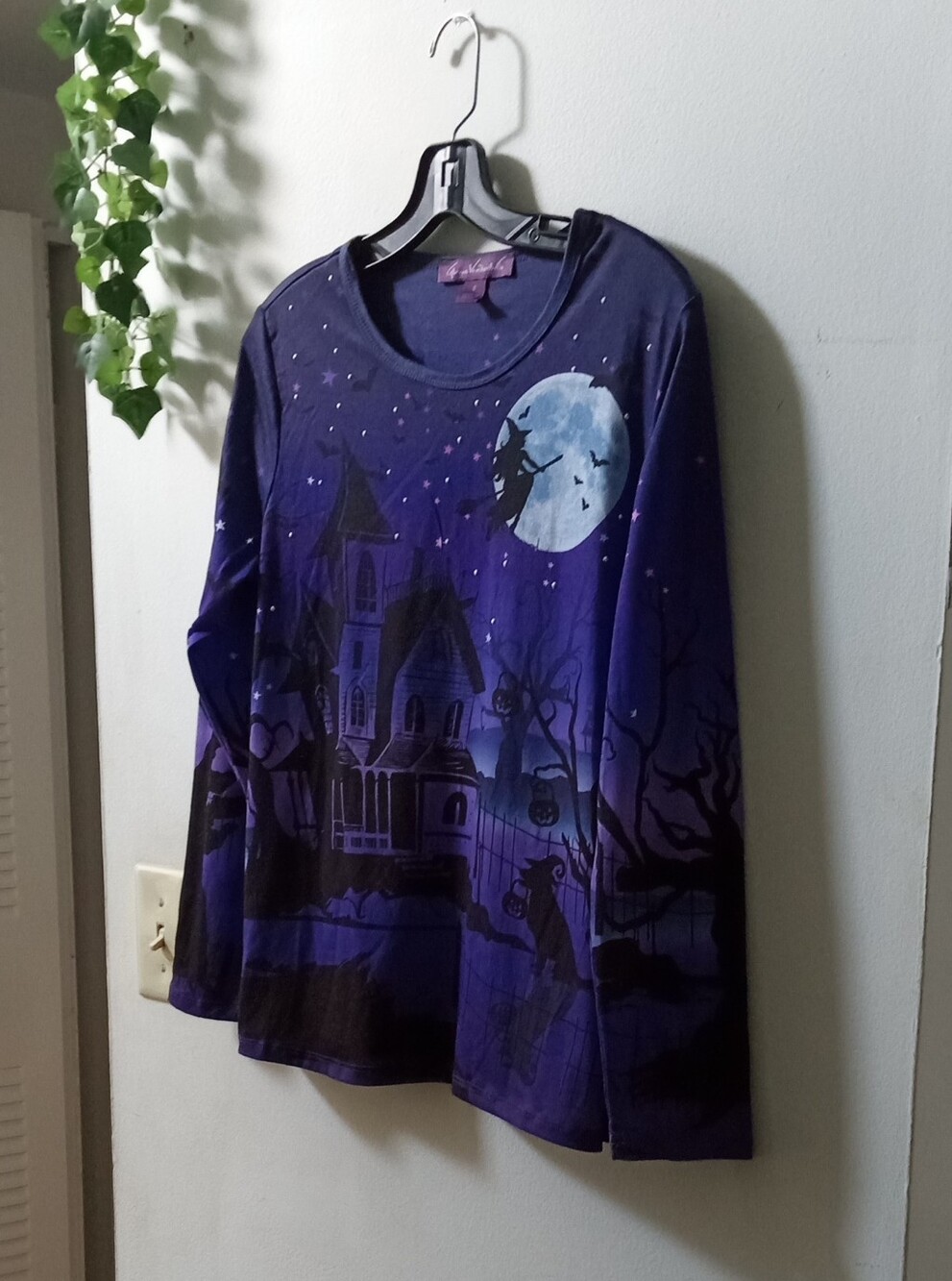 Gloria Vanderbilt Purple Halloween Long-Sleeve Top with Moon Graphic